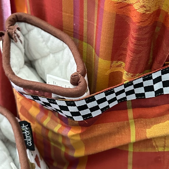 Mac Kenzie Childs Apron . Brand new in package . - Picture 2 of 3